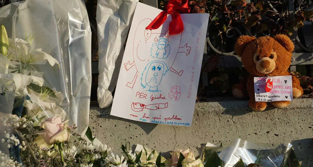 La bimba e i disegni per Giulia: \"Lei mi aveva sorriso\". La sera di Halloween era uscita per darle i dolci