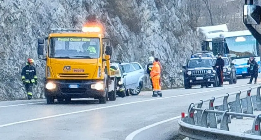 Pauroso scontro frontale fra Tiarno di Sotto e Bezzecca, due persone in ospedale