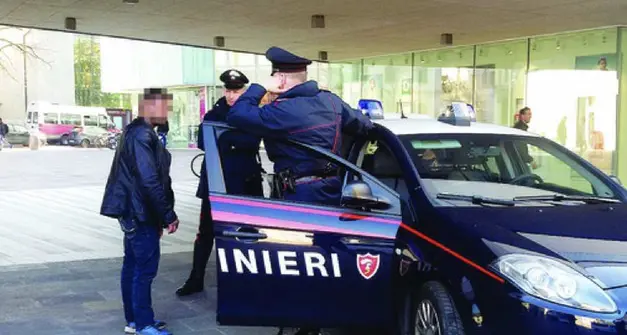 Rissa all'Urban City: un uomo colpito al volto con calci e pugni