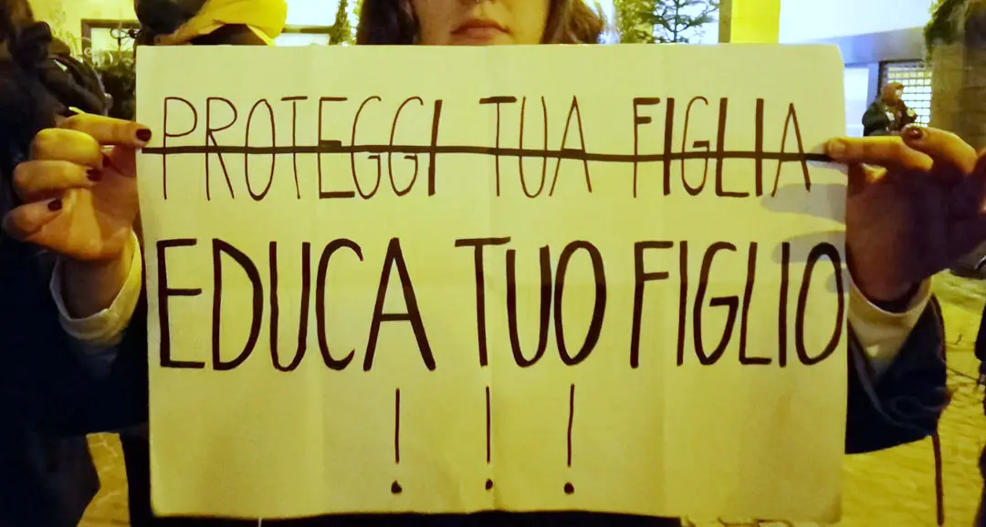 Violenza sulle donne, nei bagni dell'Università la scatole per raccogliere storie anonime