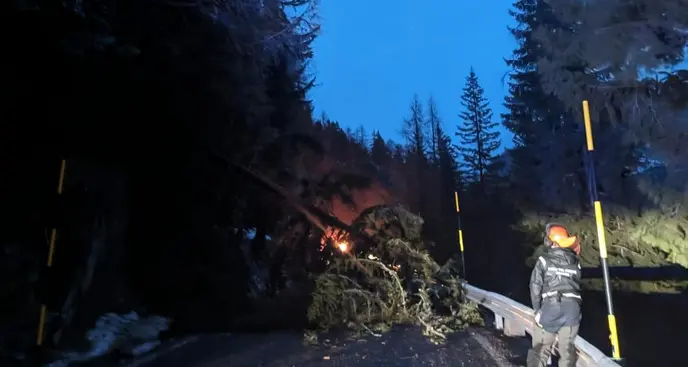 Pioggia e frane, chiuse due strade in Trentino. Ora graduale miglioramento e domenica tornerà il sole
