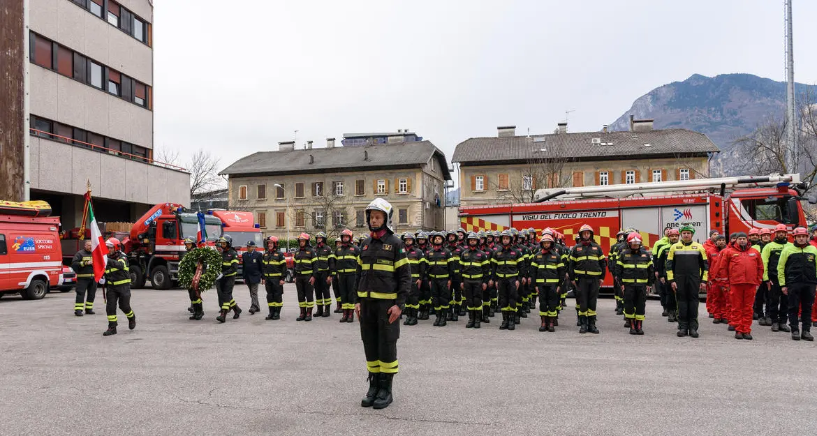 Vigili del fuoco permanenti: in media 21 interventi al giorno, calano gli incendi e i soccorsi