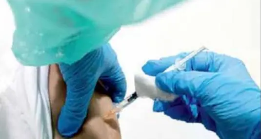 Covid, sabato 16 dicembre open day per le vaccinazioni. Tre decessi la prima settimana di dicembre