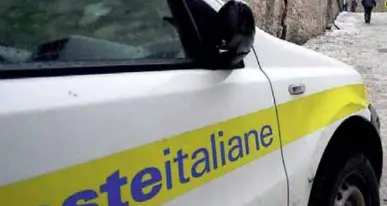 Postino accumula in auto lettere non consegnate: assolto perché era sotto stress e non conosceva la zona