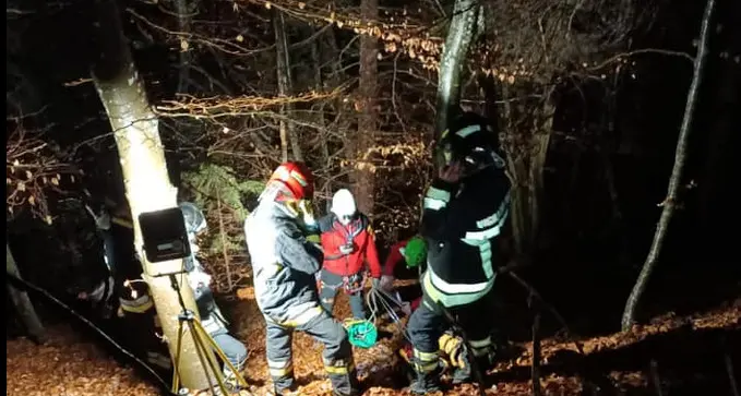 Carisolo, auto finisce nella scarpata oltre cento metri sotto la strada: ferita una ragazza