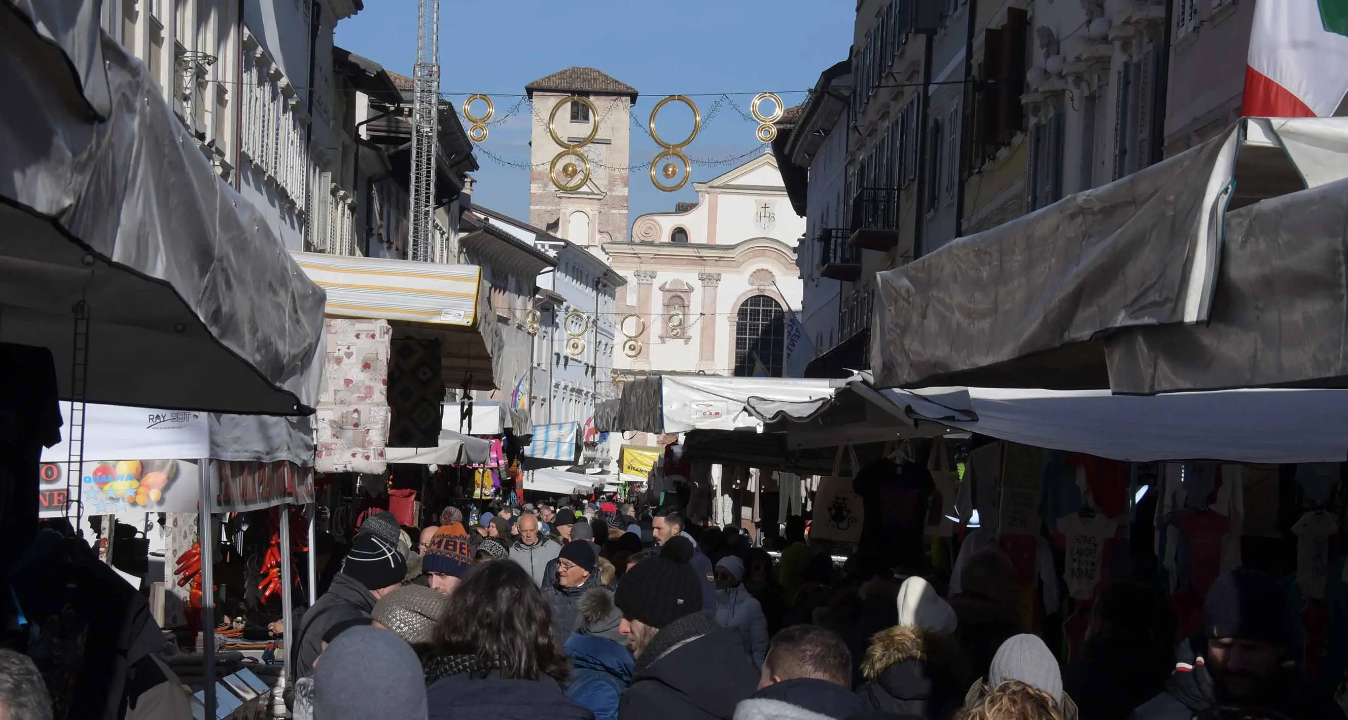 Tra fiera e mercatini, un lungo \"ponte\" da centomila visitatori a Trento