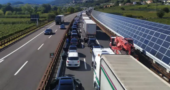Tamponamento fra mezzi pesanti sull'A22, code da Trento sud a Rovereto nord