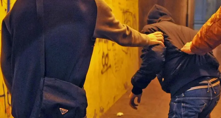 Minorenni aggrediti da un gruppo di bulli: sette coetanei segnalati al tribunale