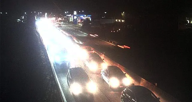 Incidente in tangenziale: quattro persone coinvolte, disagi al traffico