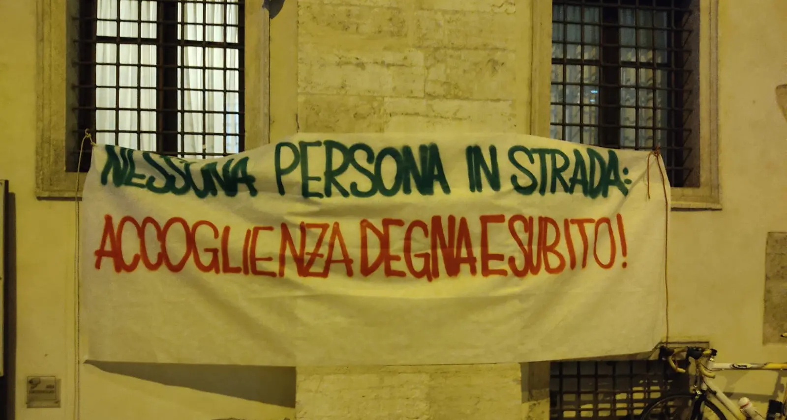 Assemblea antirazzista: a Trento circa quattrocento persone costrette a dormire per strada al gelo