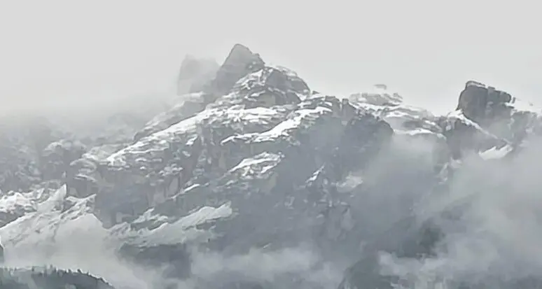 Venti forti in montagna, ma la situazione migliorerà e sarà un Natale all'insegna del sole