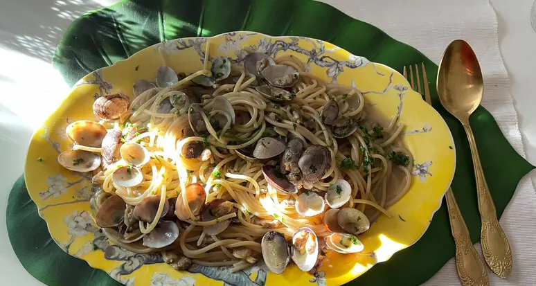 Cena di Natale con rincari record, dalle vongole ai crostacei