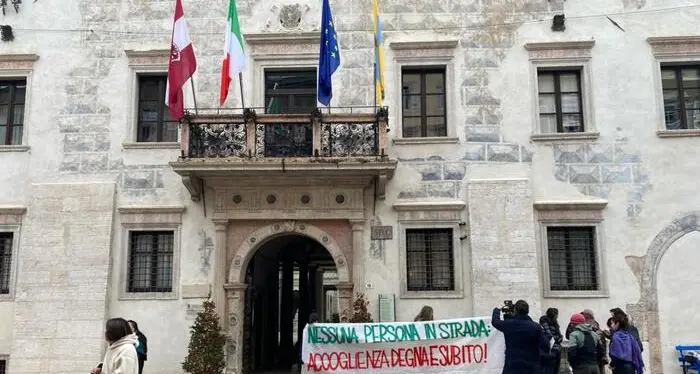 Emergenza senzatetto, l'Assemblea antirazzista al vescovo: conceda il convento dei Cappuccini