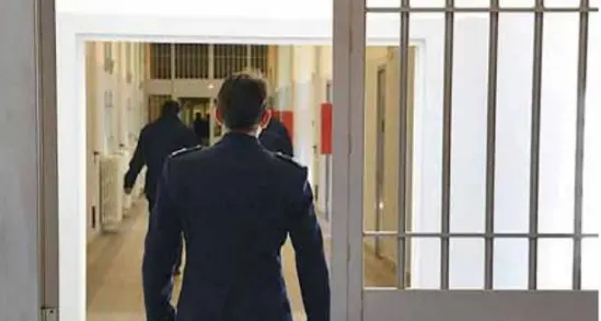 I due agenti e l'infermiere aggrediti da un detenuto a Spini: l'allarme dei sindacati