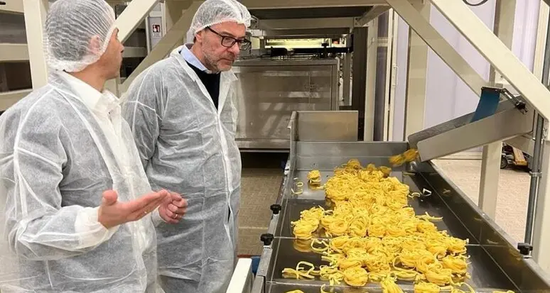 Il ministro Giorgetti in visita al pastificio Felicetti a Predazzo