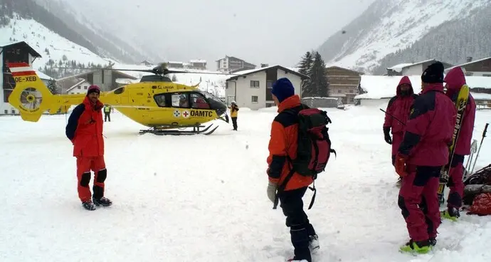 Cabinovia si schianta al suolo in Tirolo: quattro feriti gravi