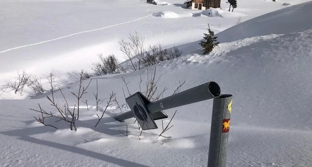 Segato nella notte il palo dell'autovelox al passo Giau, il Comune: continueremo a contrastare chi corre troppo