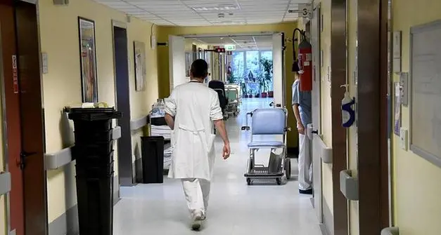 Medici in pensione a 72 anni? L'Anaao: così si favoriscono i soliti baroni al potere