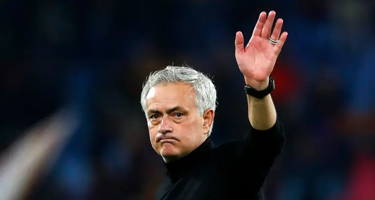 La Roma esonera Mourinho con effetto immediato
