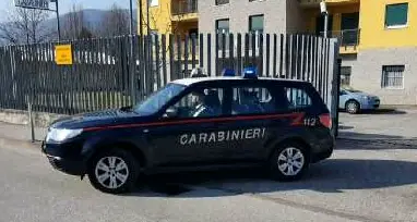 Pergine, cinquantenne arrestato per maltrattamenti in famiglia: voleva soldi per le slot