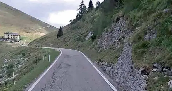 Scontro moto-bici, ciclista condannato al risarcimento: stava troppo sulla sinistra