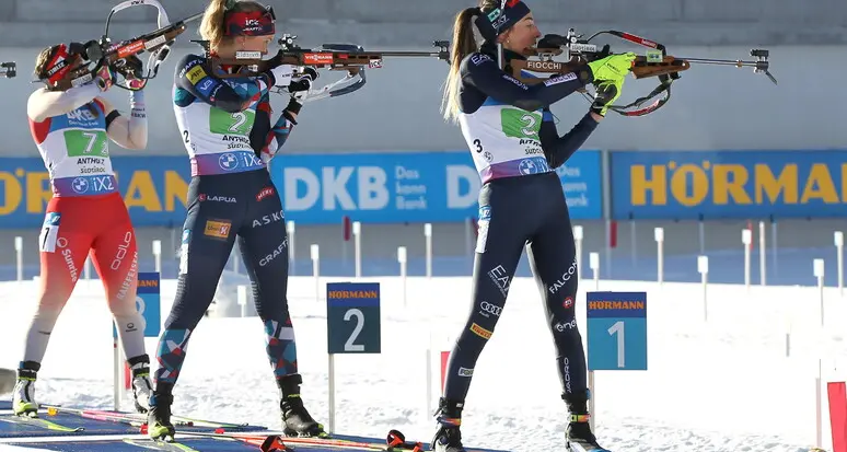 Biathlon, Lisa Vittozzi sesta dopo una caduta e un errore al poligono
