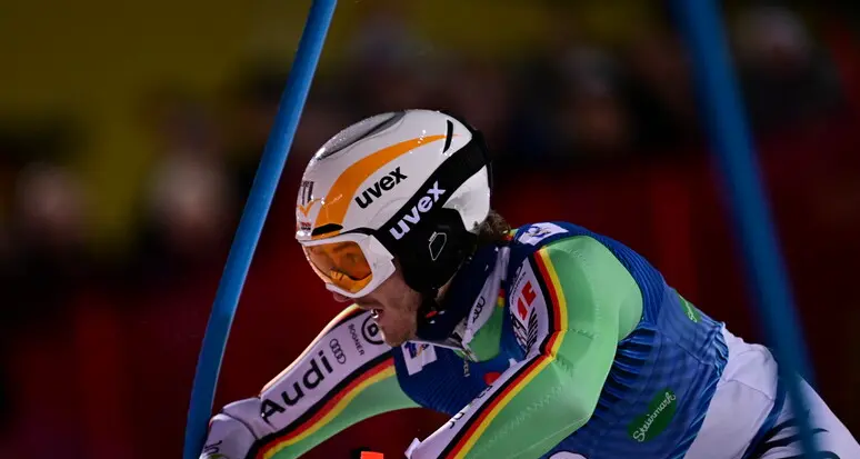 Strasser vince lo slalom di Schladming, Vinatzer inforca (era quinto)
