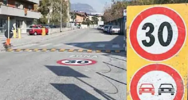 Zona 30 in tutta la città ma tante vie restano a 50 chilometri orari