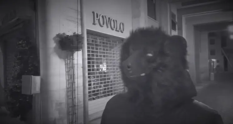 Blitz notturno \"pro orsi\": concime versato davanti alla sede della Lega a Trento