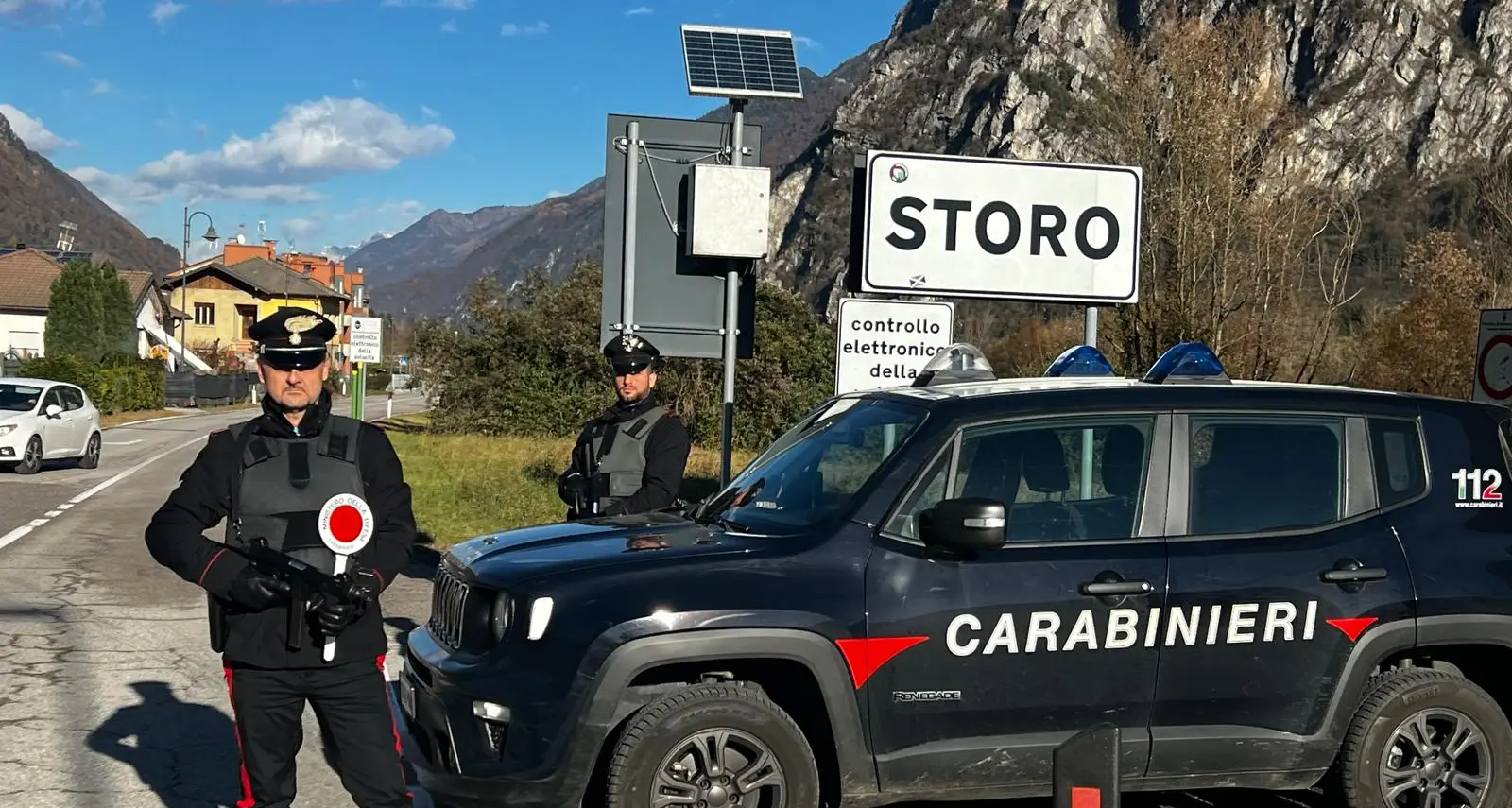 Controlli dei carabinieri: una patente ritirata e molte sanzioni per mancanza di gomme invernali o catene