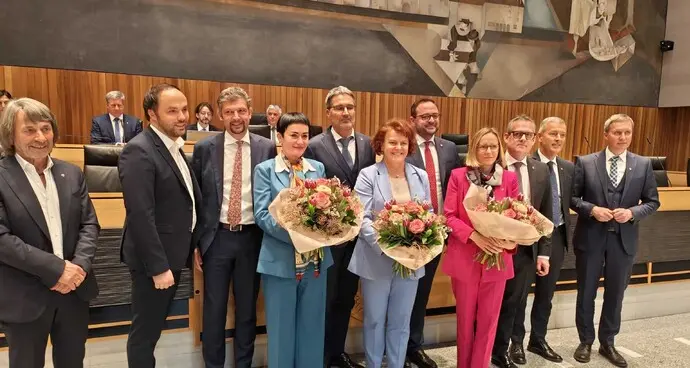 Il consiglio provinciale dà il via libera alla nuova giunta Kompatscher