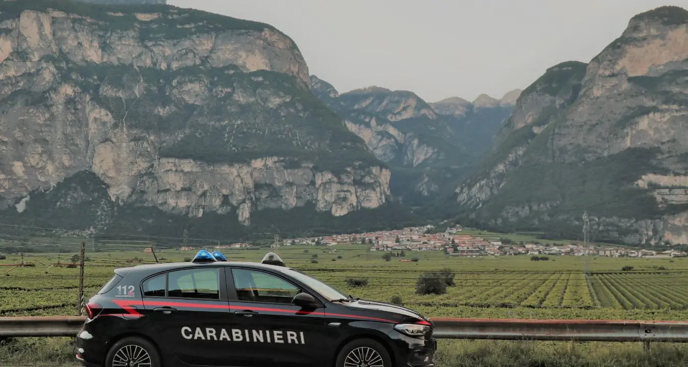 Borseggi nei supermercati in Valsugana e in Rotaliana: arrestate due persone