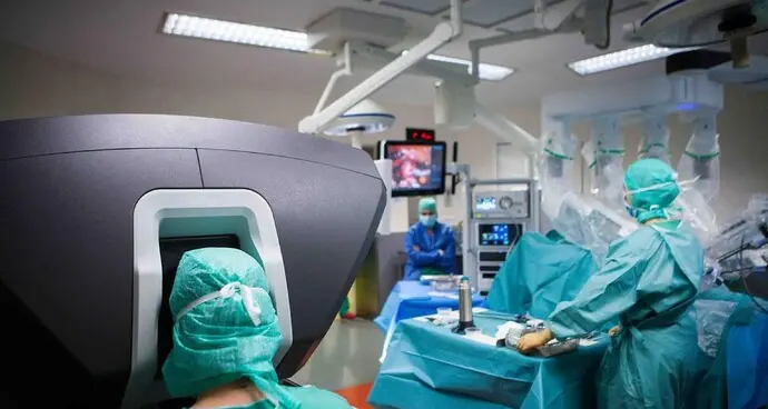 A Trento intervento di chirurgia robotica per curare un tumore della parotide