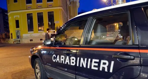 Rovereto, allarme per la «ladra degli abbracci»: la collanina sparisce