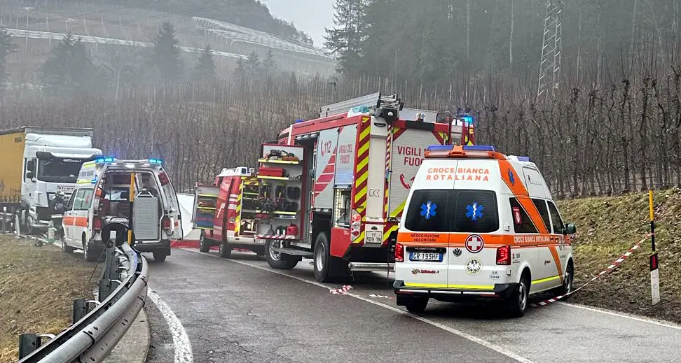 Il tragico schianto auto-camion a Sanzeno: la vittima è Paolo Gabardi, 64 anni
