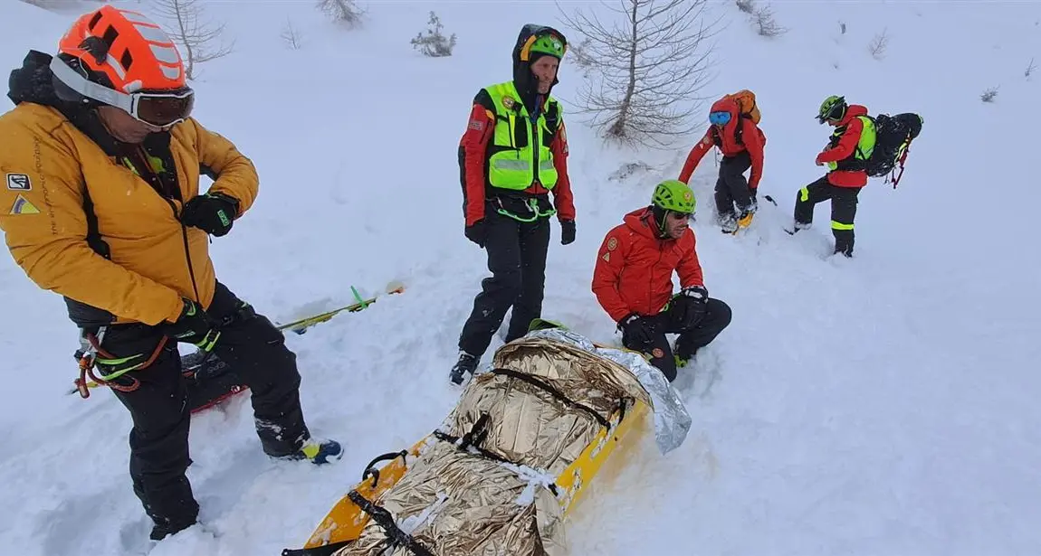 In terapia intensiva due dei tre scialpinisti travolti da una valanga in val Gelada