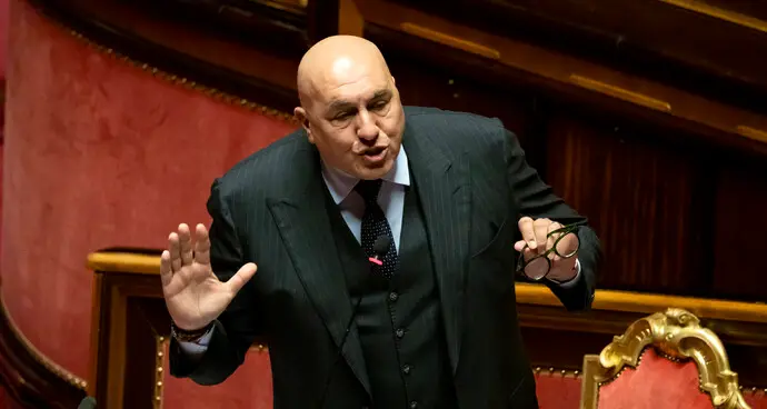 Il ministro Crosetto in ospedale nella notte, forse pericardite
