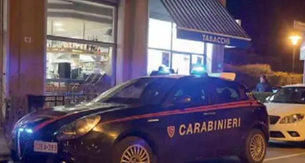 Rapina alla tabaccheria di San Donà, uno dei titolari ferito con una pistola ad aria compressa