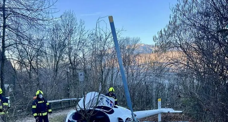 Elicottero decollato da Trento precipita a sud di Bolzano: due feriti portati in ospedale