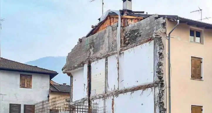 Caldonazzo, \"possibili cedimenti\": dopo una demolizione evacuate due famiglie