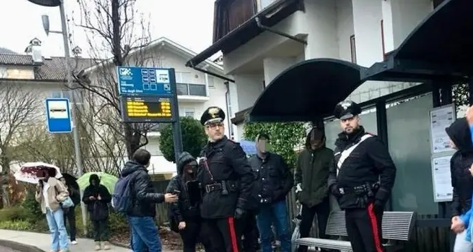 Allarme sicurezza, carabinieri sugli autobus a Laives e a Ora