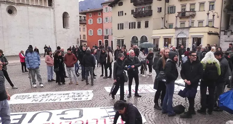 L'Assemblea in solidarietà alla Palestina scende in piazza contro il G7 sull'intelligenza artificiale
