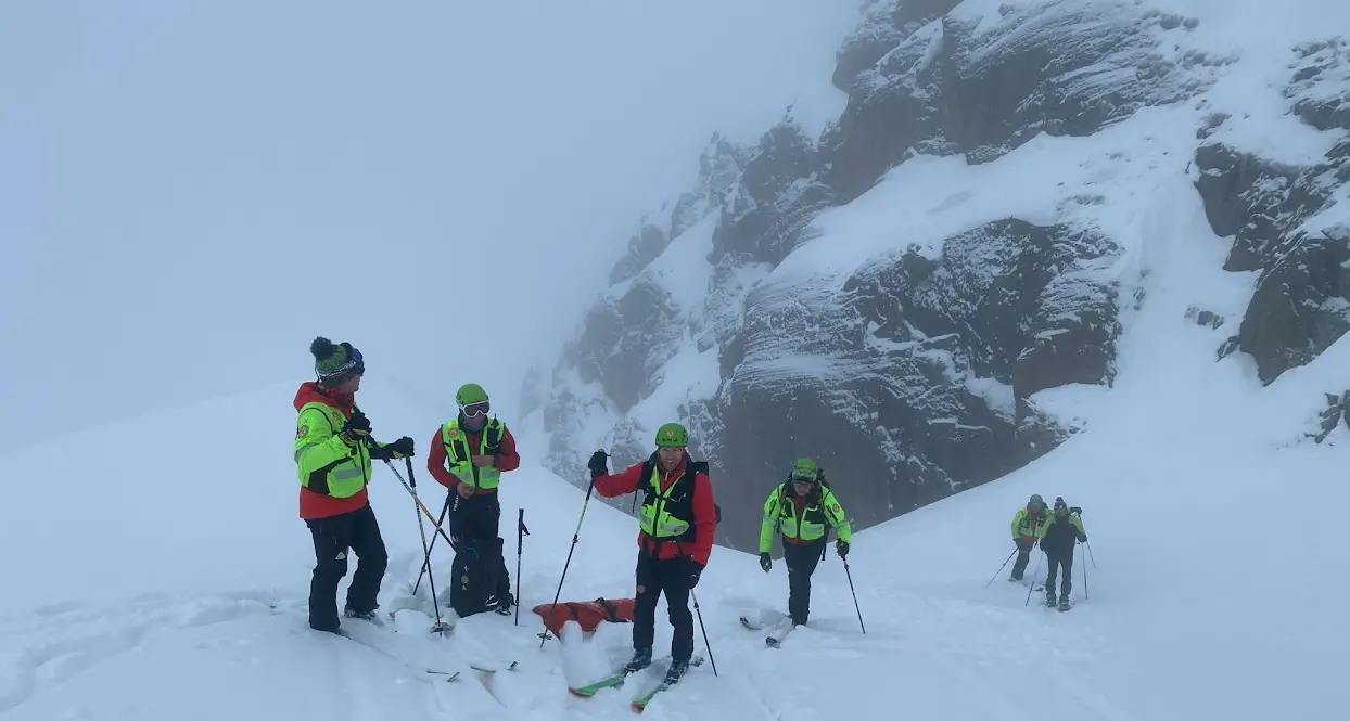 Escursionista stremato nella nebbia: interviene il Soccorso alpino nella zona del rifugio Larcher