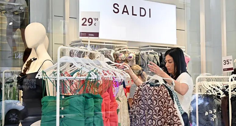 Livello dei salari in Trentino, scontro sindacati-Confesercenti