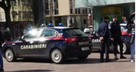 Rovereto, adolescente tenta di scippare una donna spingendola a terra
