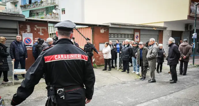 Giovane coppia trovata morta nell'auto in un garage a Napoli: ipotesi intossicazione