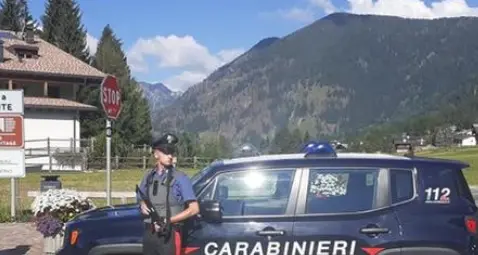 Fermato dai carabinieri, guidava ma non aveva mai preso la patente