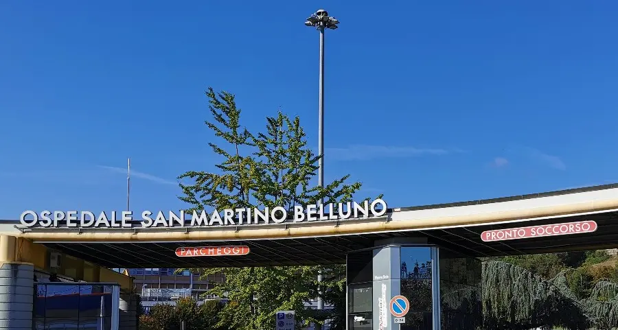 La ragazza in rianimazione per meningite, centinaia le persone che hanno avuto contatti stretti