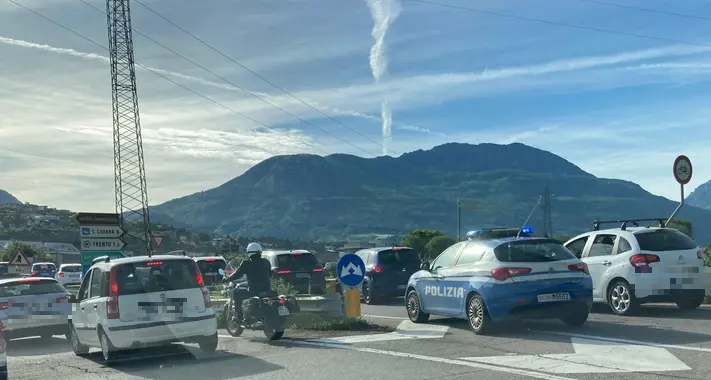 Incidente in tangenziale, traffico in tilt: code anche sulle principali strade verso la città
