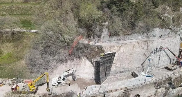 Mezzolago, sabato la strada dovrebbe riaprire a senso unico alternato